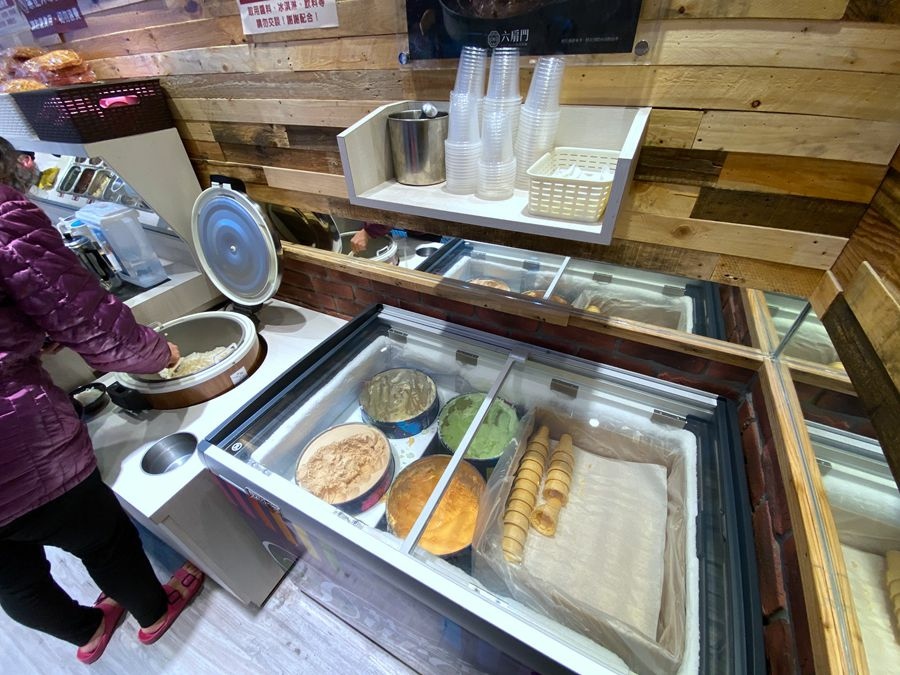 草屯火鍋餐廳【六扇門時尚湯鍋】-冰淇淋 草屯火鍋餐廳【六扇門時尚湯鍋】-冰淇淋