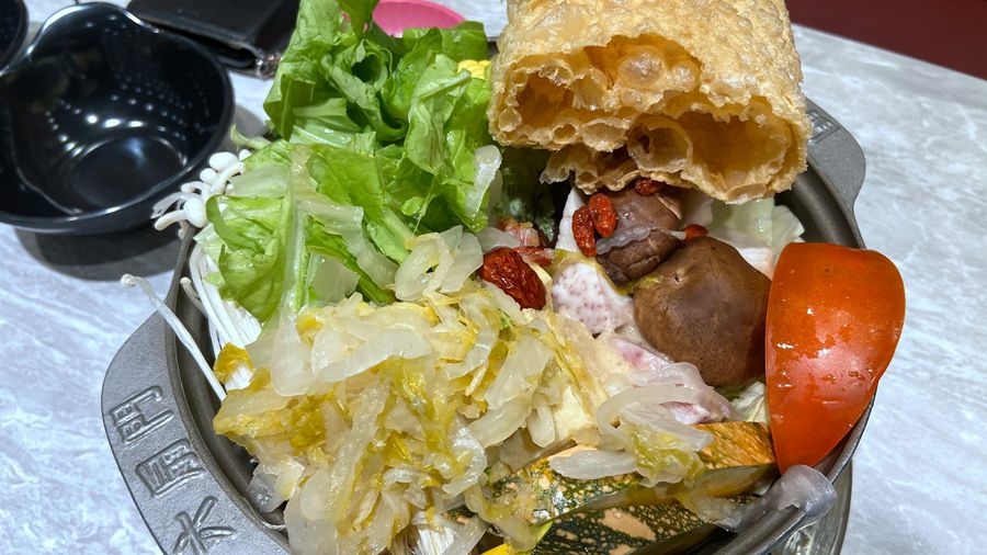 草屯火鍋餐廳【六扇門時尚湯鍋】-酸菜鍋 草屯火鍋餐廳【六扇門時尚湯鍋】-酸菜鍋