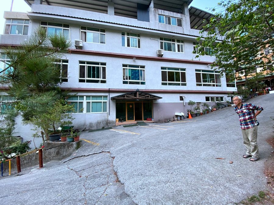 東埔溫泉包棟民宿-原鄉旅宿-側面大門口 東埔溫泉包棟民宿-原鄉旅宿-側面大門口