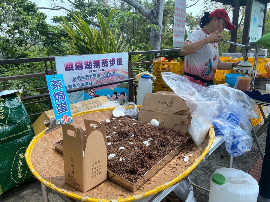 新竹景點-峨眉湖步道-鮮榨果汁與茶焗蛋