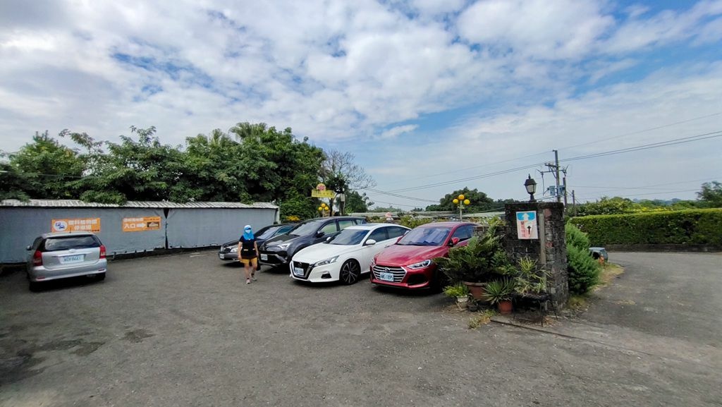 蘭科植物園&附設幸福花園餐廳-停車場