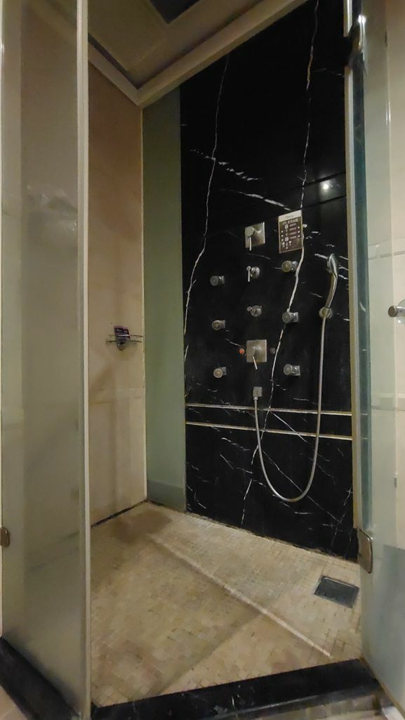 台南住宿-激情密碼藝術商旅汽車旅館-客房spa淋浴設備
