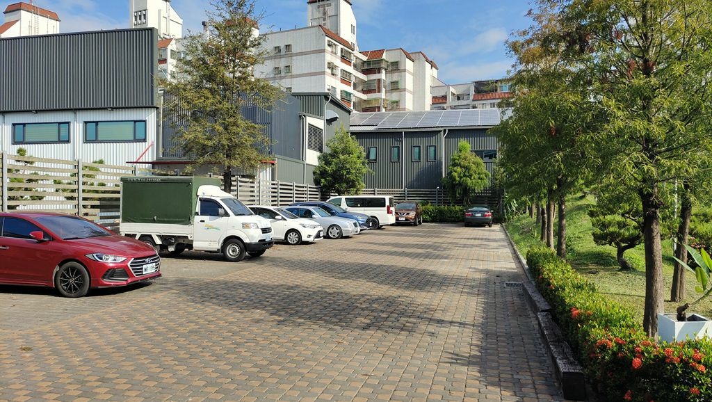 台南住宿-激情密碼藝術商旅汽車旅館-停車場