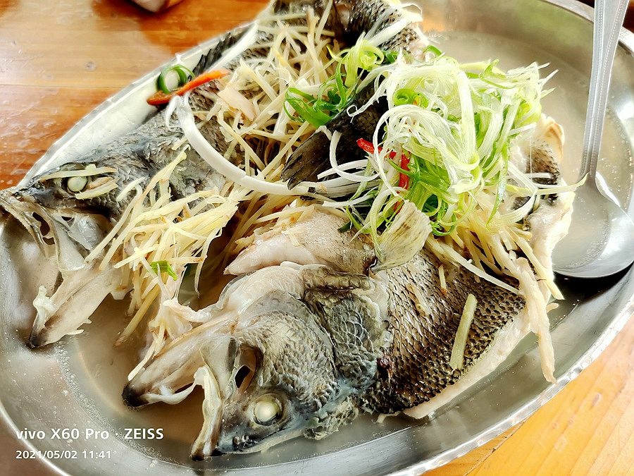溪頭美食-小半天竹棧餐廳-清蒸鱒魚 溪頭美食-小半天竹棧餐廳-清蒸鱒魚