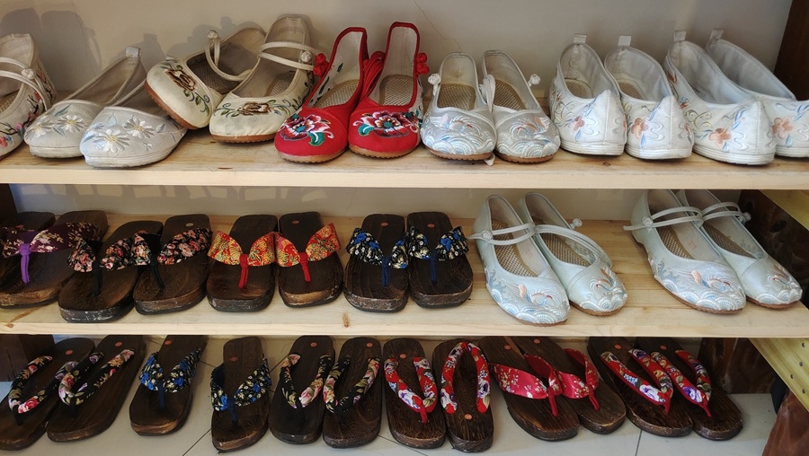 塩太郎的家- 各式繡花鞋 木屐 塩太郎的家- 各式繡花鞋 木屐