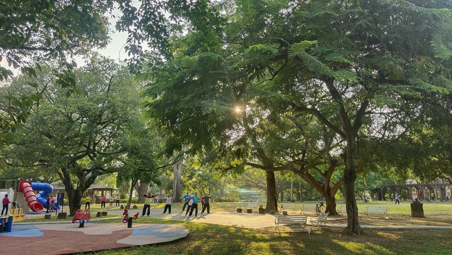 南投市景點-中山公園/早起運動的人