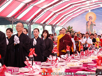 L_1070817_3_觀音山中華大悲法藏佛教會中元普度台中道場為往生親人做普度夢見諸佛菩薩慈悲降臨.jpg L_1070817_3_觀音山中華大悲法藏佛教會中元普度台中道場為往生親人做普度夢見諸佛菩薩慈悲降臨.jpg