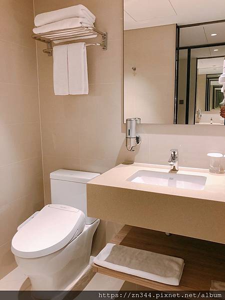 UNADJUSTEDNONRAW_thumb_3bee.jpg UNADJUSTEDNONRAW_thumb_3bee.jpg