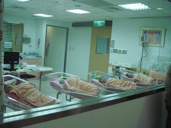 永和耕莘醫院的嬰兒室