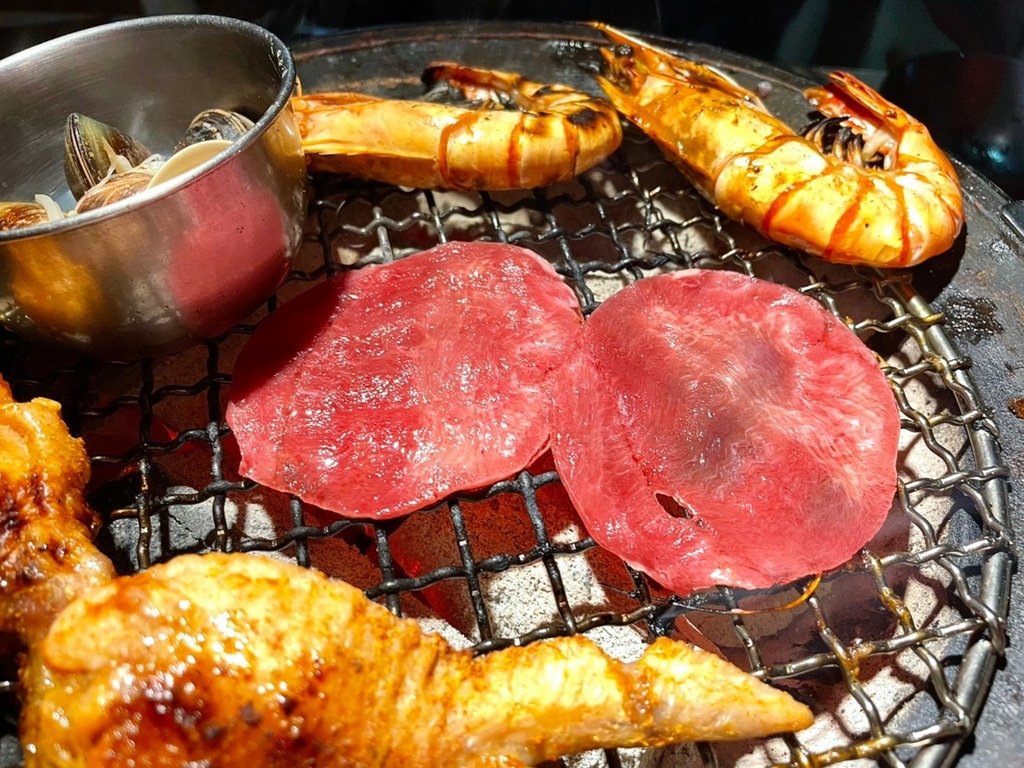 食記 ཾ名炙炭火燒肉༺新北三重｜頂級燒肉、海鮮燒烤吃到飽