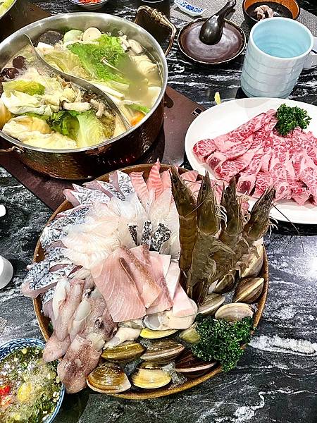 食記 ཾ二本松涮涮屋 全程專人桌邊服務火鍋名店x藝人推薦頂級