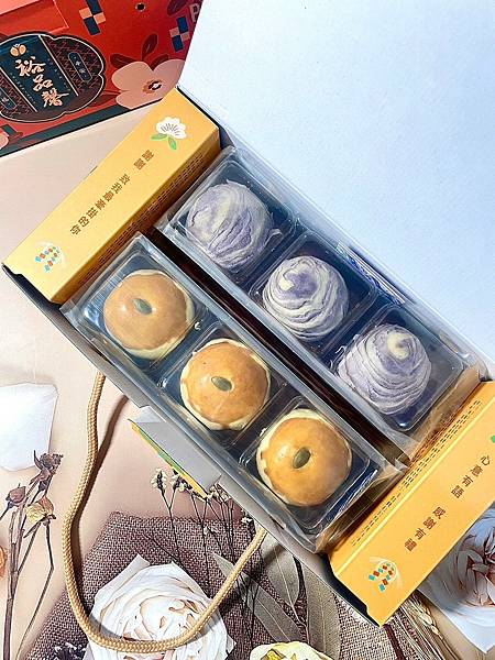 食記 ཾ裕品馨༺必吃爆漿流沙酥、帝王酥，雲朵小酥餅中秋禮盒宅