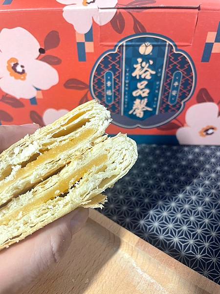 食記 ཾ裕品馨༺必吃爆漿流沙酥、帝王酥，雲朵小酥餅中秋禮盒宅