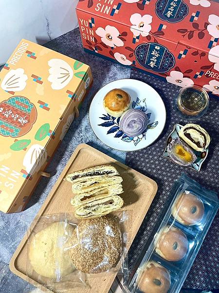 食記 ཾ裕品馨༺必吃爆漿流沙酥、帝王酥，雲朵小酥餅中秋禮盒宅