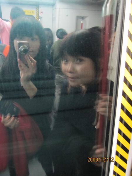 20我們在地鐵裡面.jpg