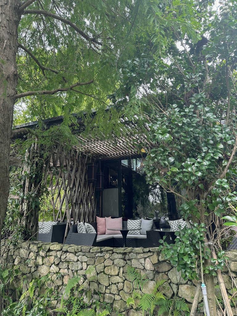 ｜寨酌然 野奢露營莊園｜一泊二食私廚餐食，藝術與森林結合的度
