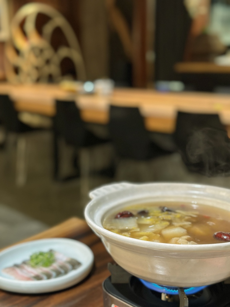 ｜寨酌然 野奢露營莊園｜一泊二食私廚餐食，藝術與森林結合的度