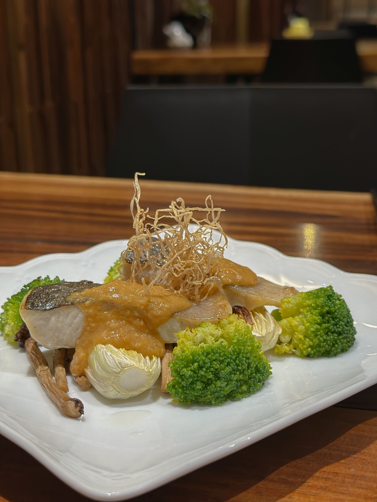 ｜寨酌然 野奢露營莊園｜一泊二食私廚餐食，藝術與森林結合的度