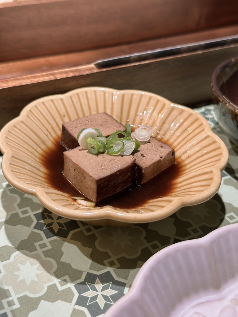 ｜寨酌然 野奢露營莊園｜一泊二食私廚餐食，藝術與森林結合的度