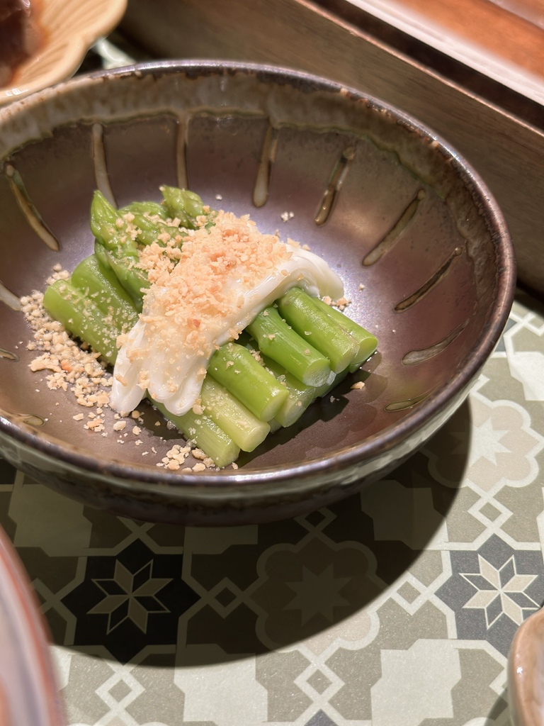 ｜寨酌然 野奢露營莊園｜一泊二食私廚餐食，藝術與森林結合的度