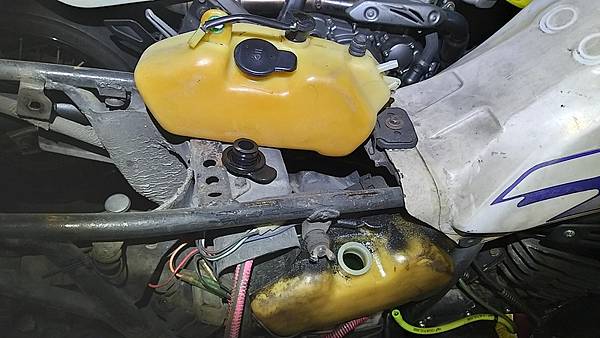 DT-125 2T Oil Tank replacement