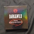 首張正規專輯《DARK & WILD》.jpg