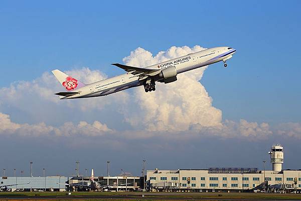 B18003 中華航空777