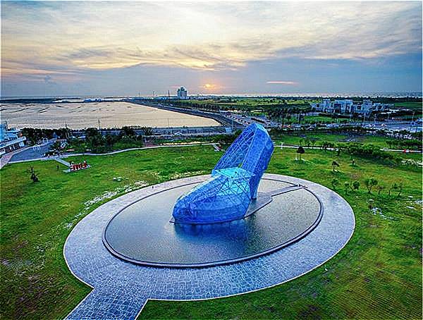 高跟鞋教堂_meitu_4.jpg 高跟鞋教堂_meitu_4.jpg