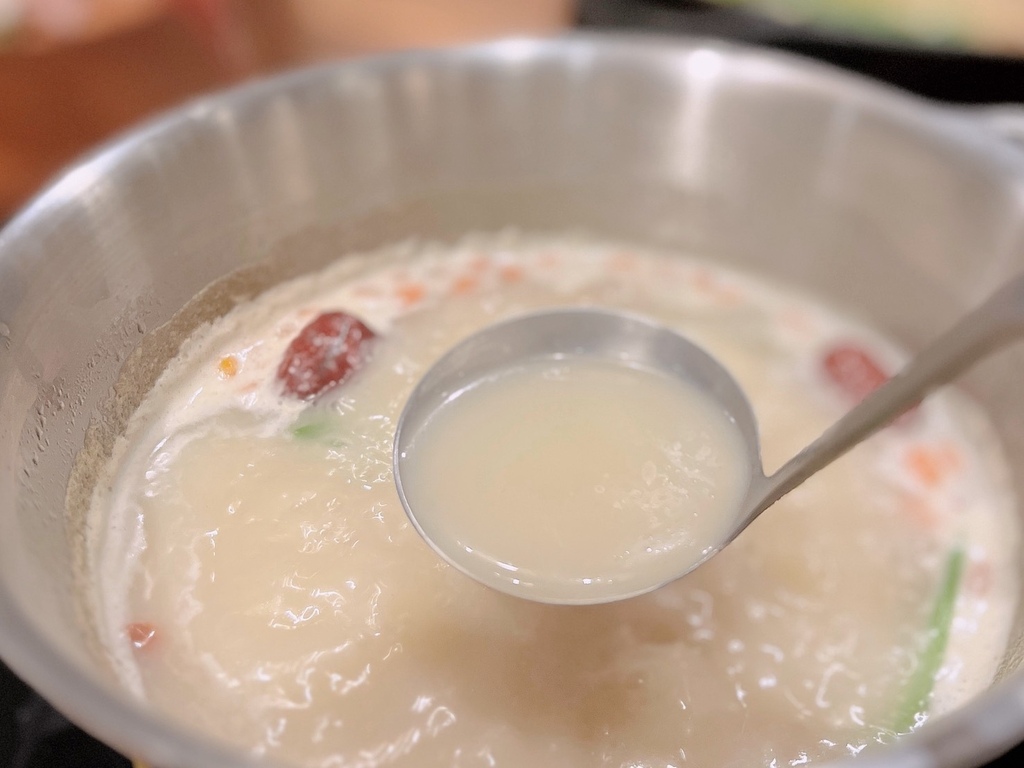 [ 桃園食記 ] 十二段鍋物堂中壢店自助吧新鮮蔬食最低29