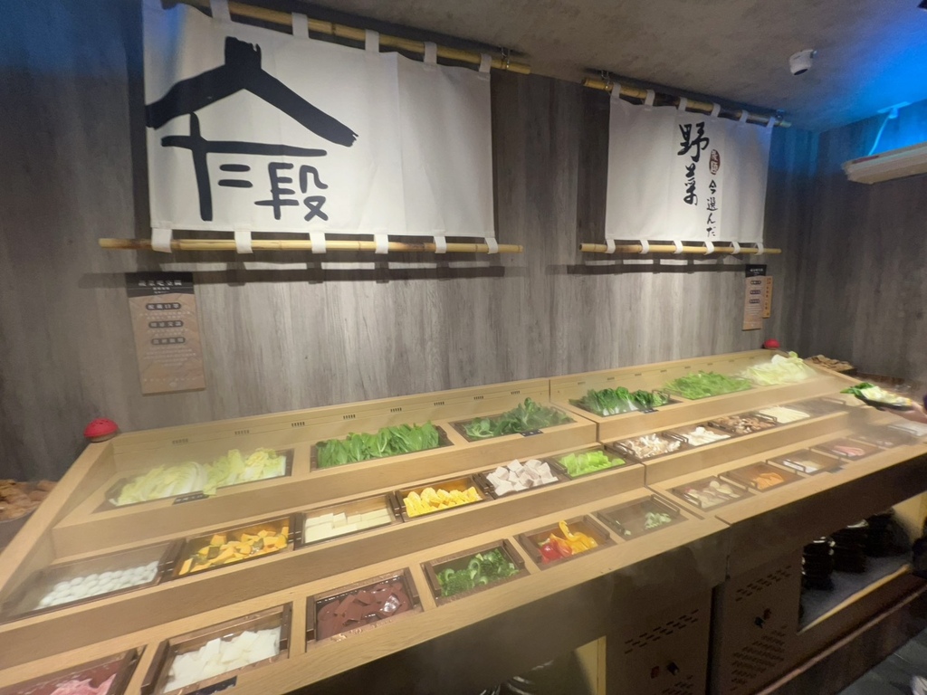 [ 桃園食記 ] 十二段鍋物堂中壢店自助吧新鮮蔬食最低29