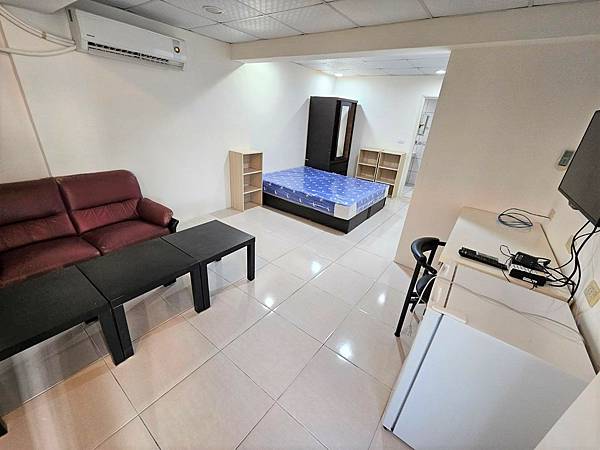 中壢租屋~中壢火車站、SOGO,獨立陽台洗衣機,空間寬敞,可 中壢租屋~中壢火車站、SOGO,獨立陽台洗衣機,空間寬敞,可