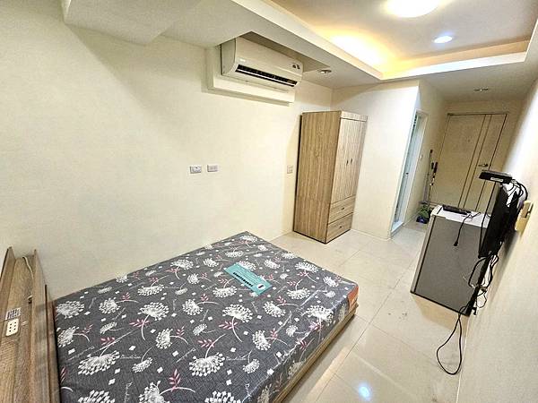 中壢租屋 ~ 近健行科大、中壢車站,獨立洗衣機,美裝潢小資套 中壢租屋 ~ 近健行科大、中壢車站,獨立洗衣機,美裝潢小資套